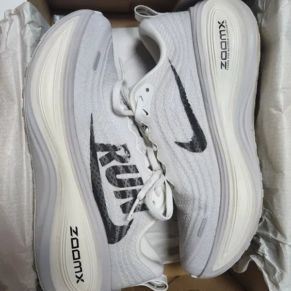 [BUNJANG] Nike ZoomX Vomero 5 'Reverse Swoosh' Running Shoes / 나이키 보메로 플러스 리버스 스우시 런닝화