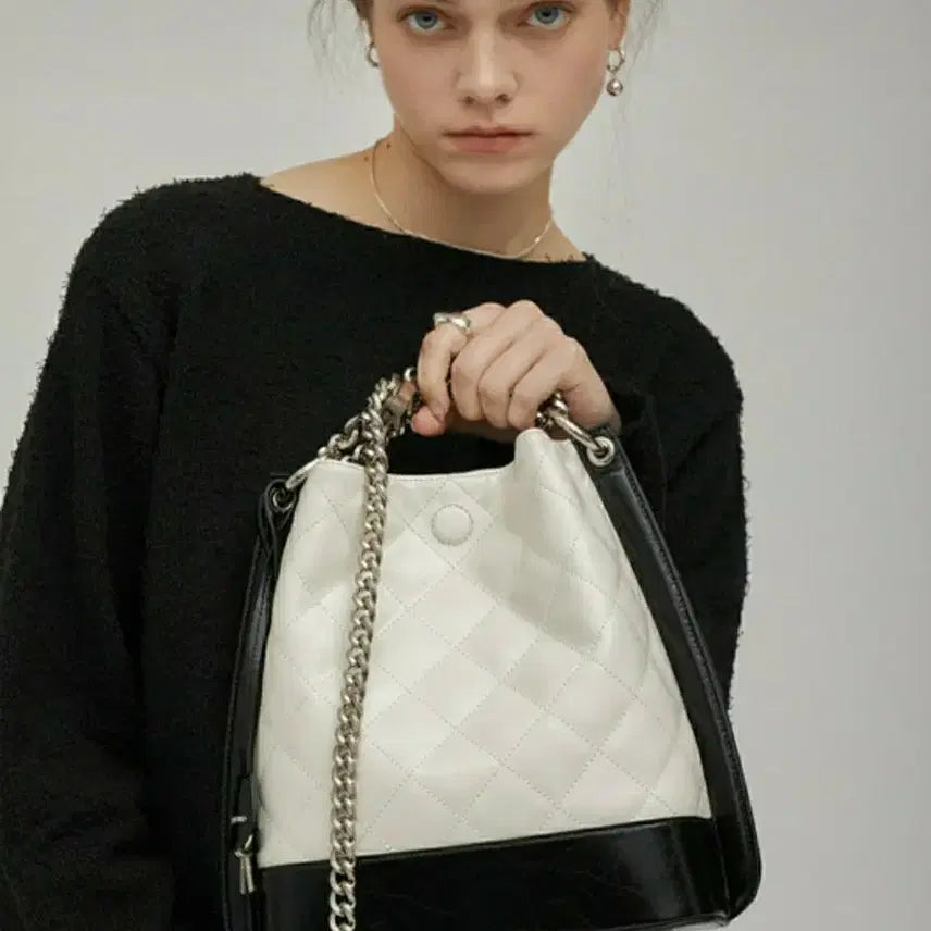 [BUNJANG] ADER Error White Black Quilted Shoulder Bag Backpack / 아더앤드 화이트 블랙 숄더백 백팩 가방