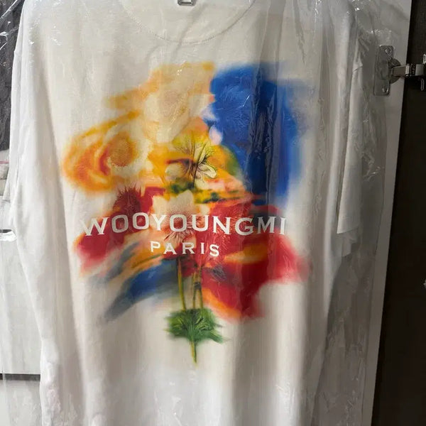 [BUNJANG] Wooyoungmi Swaying Flower Back Logo T-Shirt White 24FW / [[정품]] 우영미 스웨잉 플라워 백 로고 티셔츠 화이트 - 24FW