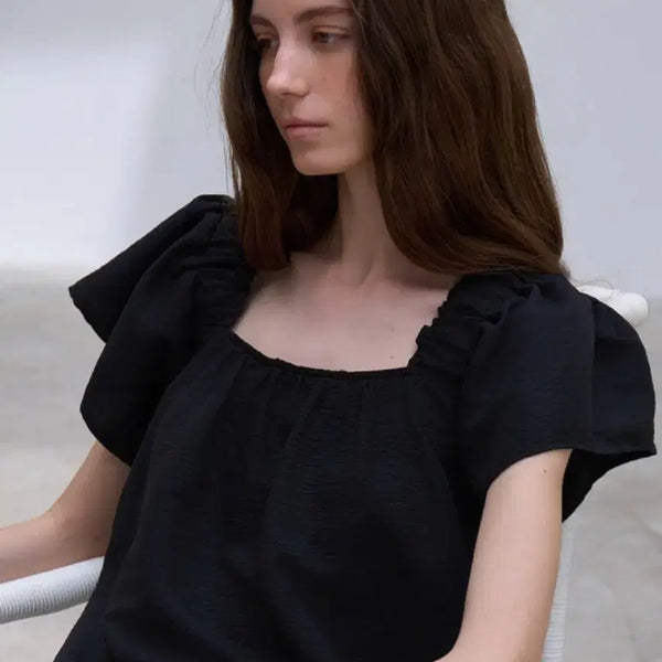 [BUNJANG] Ruua Ruffle Shirring Banding Blouse / 르와 러플 셔링 밴딩 블라우스