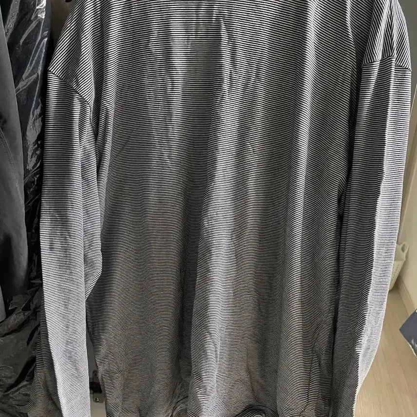 [BUNJANG] MJD Stripe Finger Hole Top Grey (L) / mjd 스트라이프 핑거홀 그레이(L)