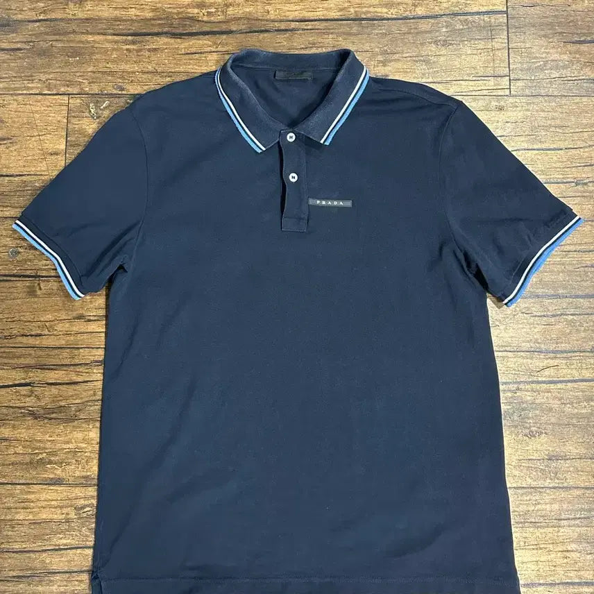 [BUNJANG] PRADA Rubber Logo Short Sleeve Polo Shirt Navy / 프라다 PRADA SJN256 러버 로고 반팔 카라티 폴로셔츠 네이비 실측L