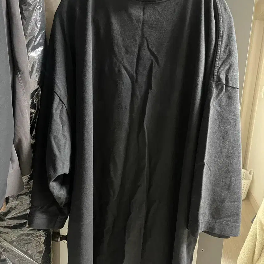 [BUNJANG] Yeezy Gap Engineered by Balenciaga Dove 3/4 Sleeve T-Shirt Black / 이지 갭 엔지니어드 바이 발렌시아가 도브 3/4 슬리브 티셔츠 블랙