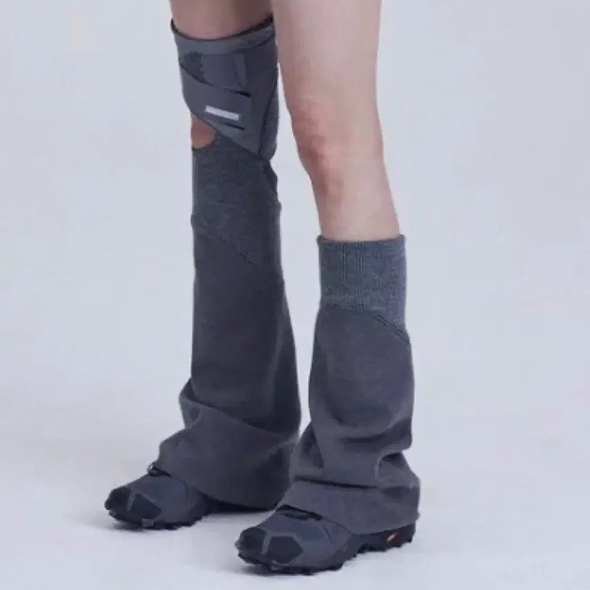 [BUNJANG] aesynctx Asymmetric Leg Warmers Gray / 에이시네틱스 레그워머