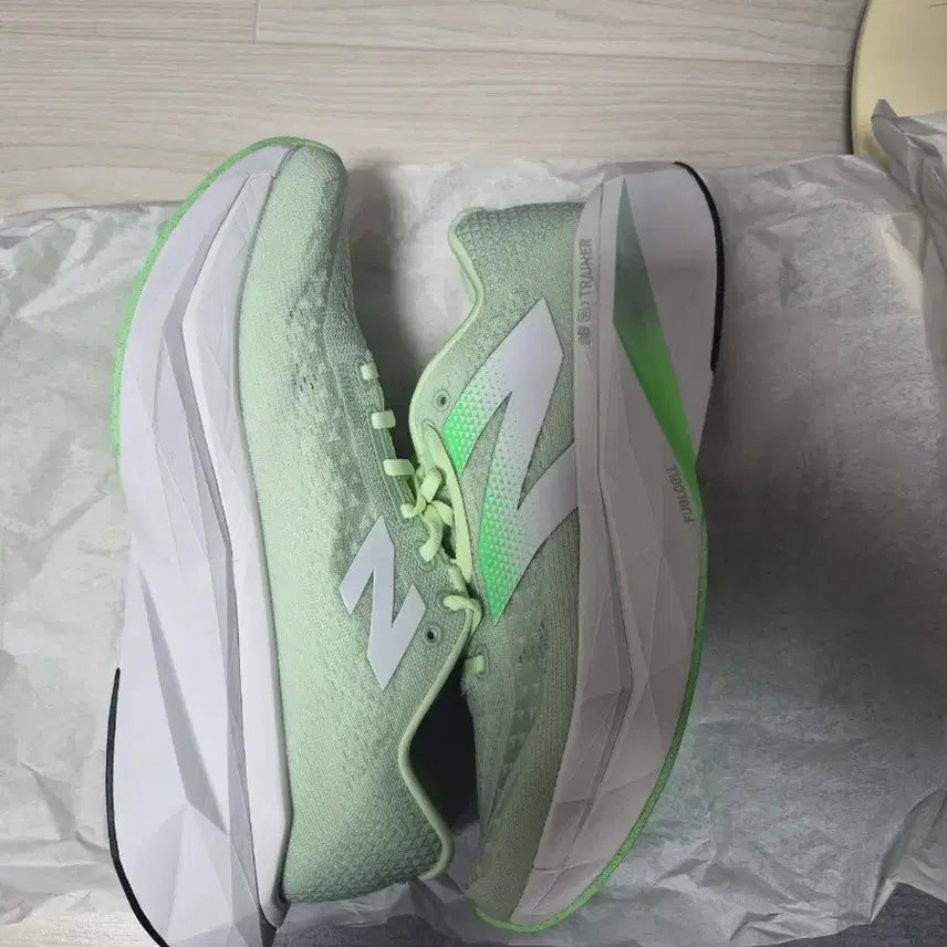 [BUNJANG] New Balance FuelCell V3 Trainer Running Shoes 290 / 뉴발란스 퓨어셀 V3 트레이너 러닝화 290