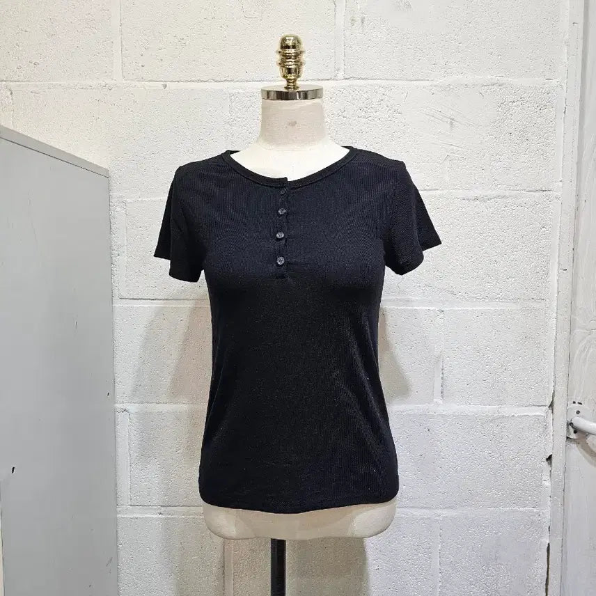 [BUNJANG] Front Button Ribbed Short Sleeve T-Shirt - Black / 앞단추 골지 신축성 좋은 반팔- 블랙