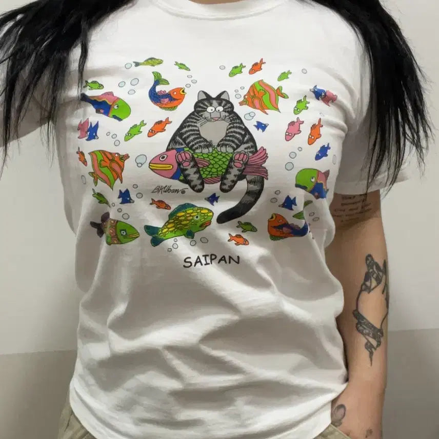 [BUNJANG] Crazy Shirts "Clibbin Cat" Sai Pan Short Sleeve T-Shirt White S / Crazy Shirts 크레이지 셔츠 클리반캣 사이판 반팔 티셔츠