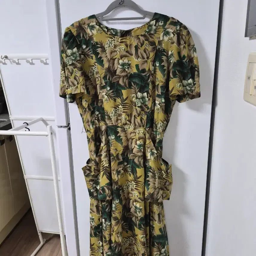[BUNJANG] Flowery Pattern Dress / 화려한 플라워 패턴 원피스