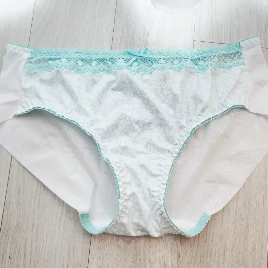 [BUNJANG] Mint Flower Lace Women's Panties (Size M) / 민트 플라워 여성팬티- 중고