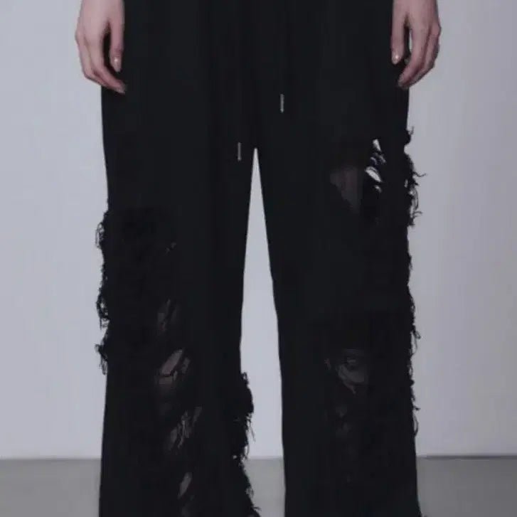 [BUNJANG] Triming Bird Scratch Damage Wide Sweat Pants (Black) / 트리밍버드 스크래치 데미지 와이드 스웻 팬츠(블랙)