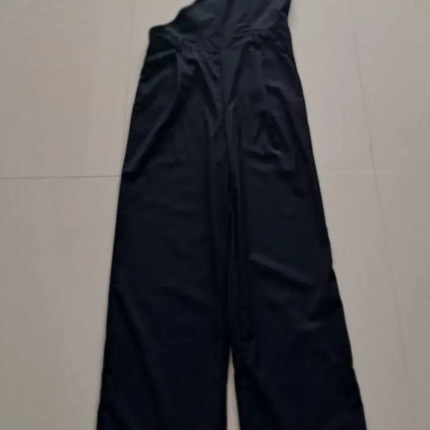 [BUNJANG] One Shoulder Wide Leg Jumpsuit / 한쪽 어깨 통바지 점프수트