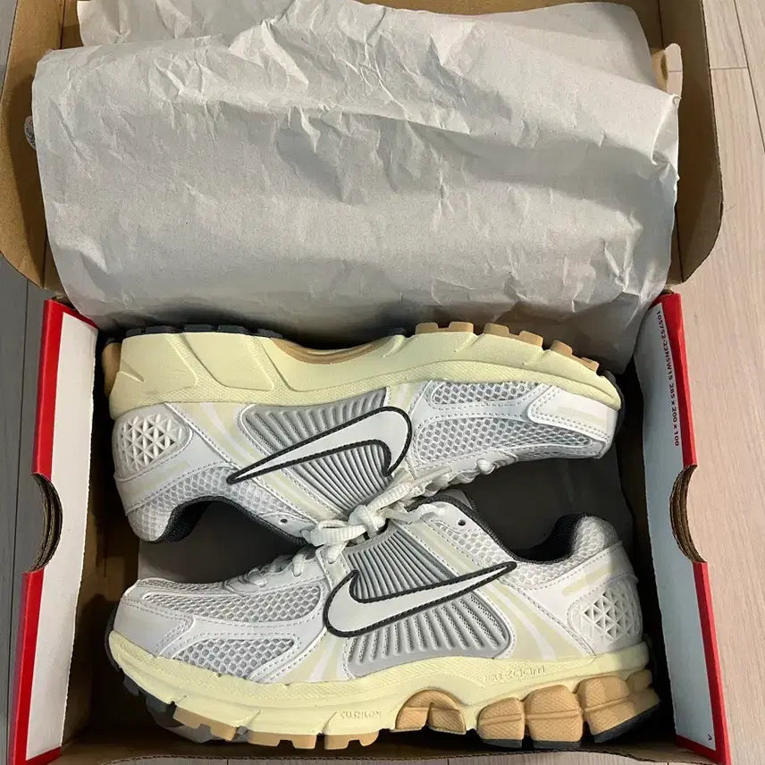 [BUNJANG] Nike Zoom Vomero 5 White Pure Platinum / 새상품 나이키 줌 보메로 5 화이트 퓨어 플래티넘 240