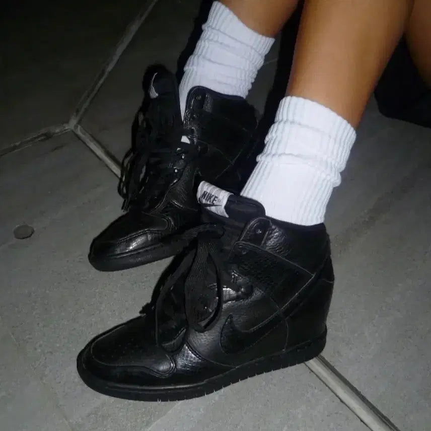 [BUNJANG] Nike Dunk Sky High All Black Leather Sneakers / 나이키 덩크 스카이 하이 올블랙