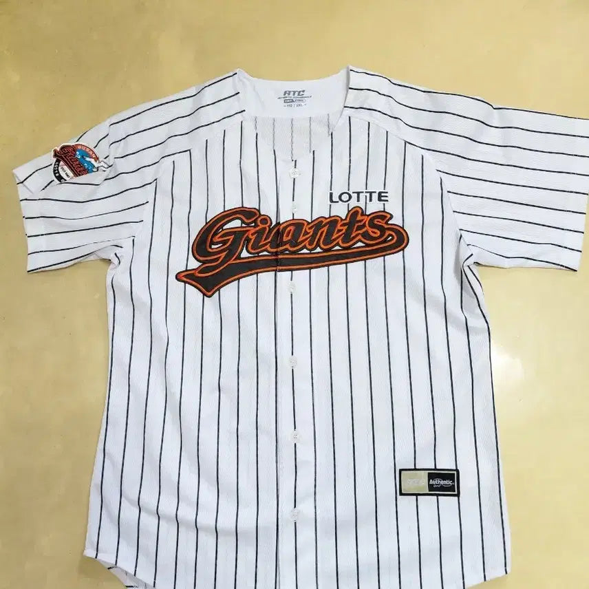 [BUNJANG] Lotte Giants Home Stripe Authentic Baseball Uniform (Size 110/100) / 롯데자이언츠 홈 스트라이프 유니폼 110,100사이즈 팝니다
