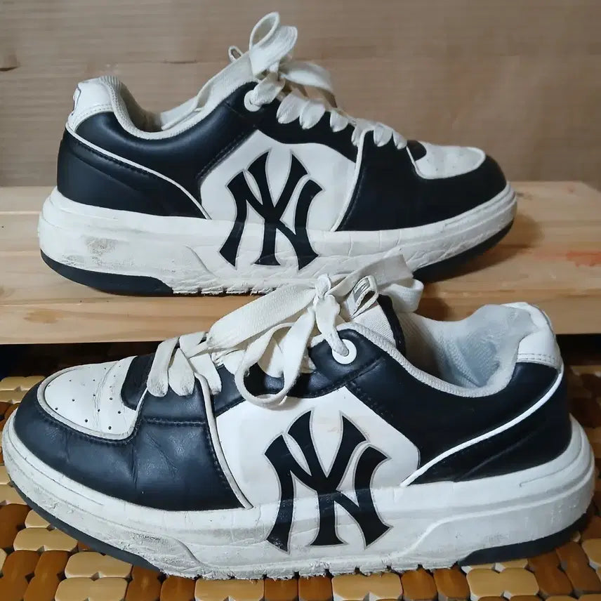[BUNJANG] MLB New York Yankees Sneakers Size 275 / (27) MLB 뉴욕양키즈 275