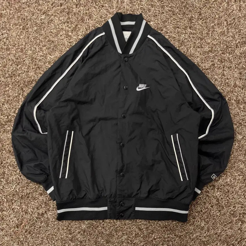[BUNJANG] Nike Varsity Nylon Windbreaker Jacket / L 나이키 바시티 나일론 바람막이 자켓