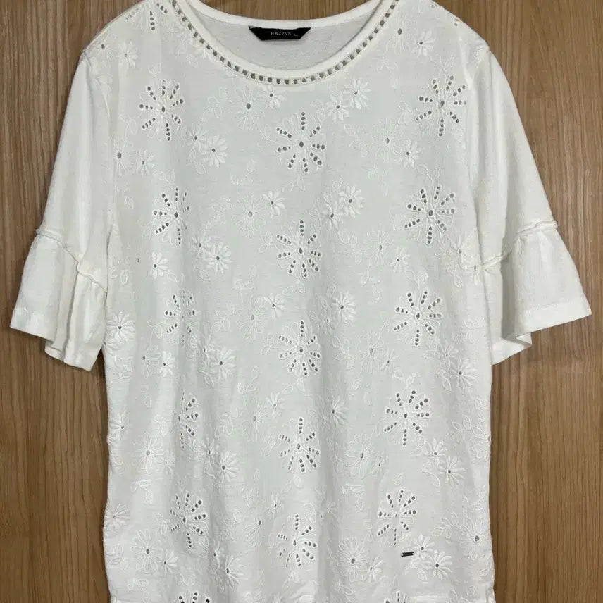 [BUNJANG] HAZZYS White Embroidered Short-Sleeve T-Shirt / HAZZYS 화이트 자수 반팔티95