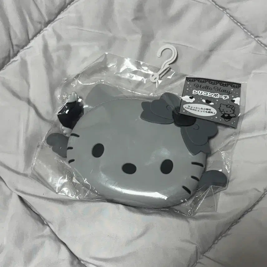 [BUNJANG] Hello Kitty Black Angel Silicone Pouch / 헬로키티 블랙엔젤 실리콘 파우치