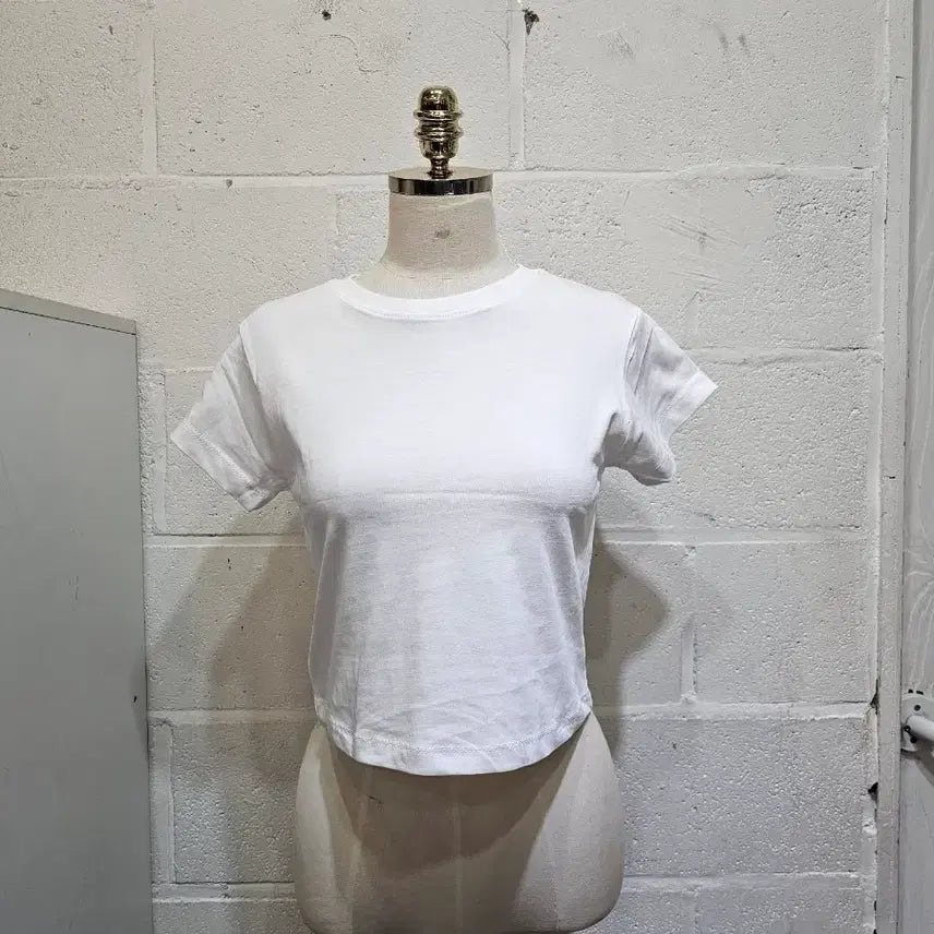 [BUNJANG] Lightweight Cropped Round Neck Basic Short Sleeve T-Shirt - White / 가벼운 크롭 라운드 무지 반팔- 화이트