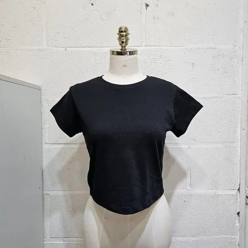 [BUNJANG] Basic Cropped Round Neck Short Sleeve T-Shirt - Black / 가벼운 크롭 라운드 무지 반팔- 블랙