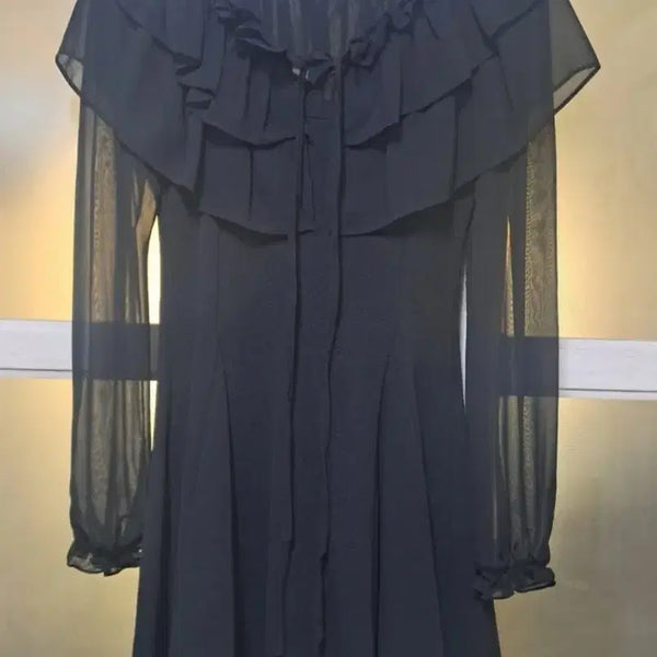 [BUNJANG] Black Off-the-Shoulder Frill Mini Dress / 블랙 오프숄더 프릴 미니 원피스