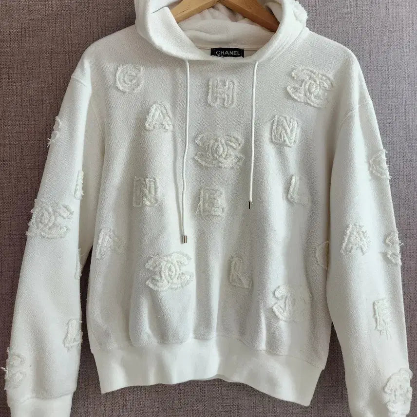 [BUNJANG] Chanel Cotton Hooded Sweatshirt with Logo Patch / 샤넬 후드티