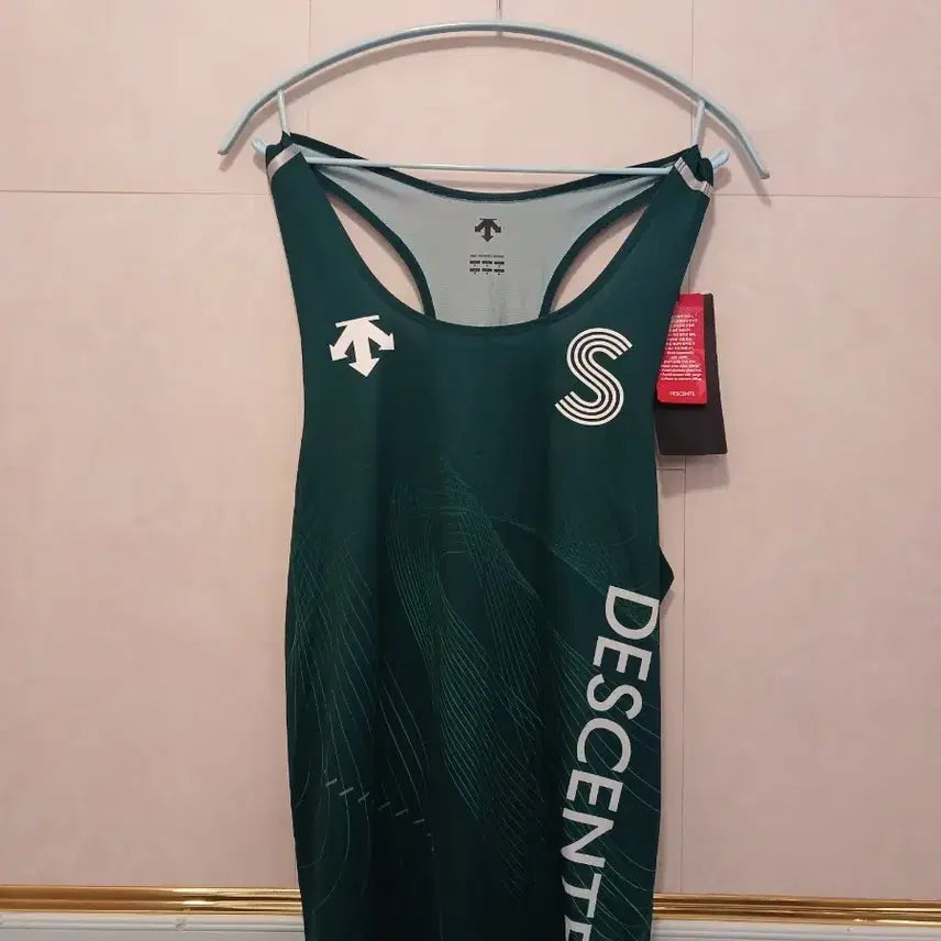 [BUNJANG] Descente Authentic Women's Sleeveless Top Size 90-95 / 데상트 정품 여성 민소매티 90 ~ 95 사이즈