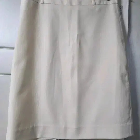 [BUNJANG] Apple Tree Ivory H-Line Skirt (Size S) / APPLE TREE 아이보리 H라인 스커트 (S 44~55)