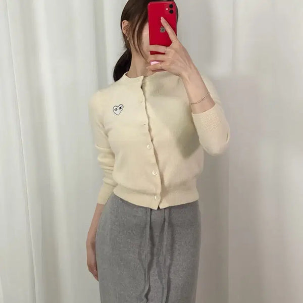 [BUNJANG] Comme des Garçons Ivory White Heart Emblem V-Neck Cardigan / 꼼데가르송 아이보리 화이트와펜 유넥 가디건