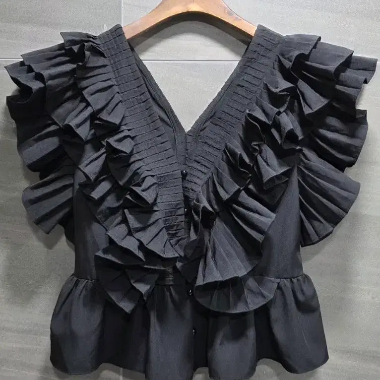 [BUNJANG] Ruffle Sleeveless Blouse / 프릴 슬리브리스 블라우스 F ,  거의새상품