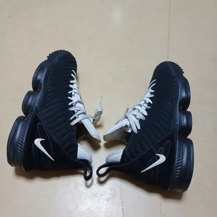 [BUNJANG] Nike LeBron 16 Horseman Black White Sneakers / 나이키 르브론 16 호스맨 블랙 색상화이트   운동화