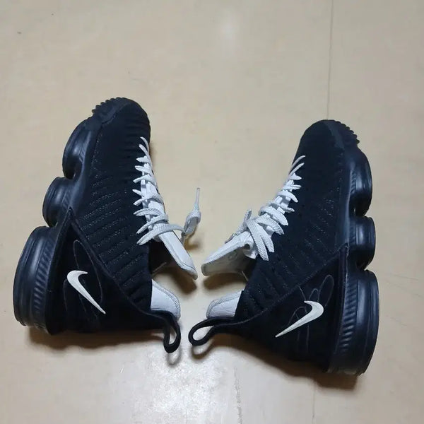 [BUNJANG] Nike LeBron 16 Horseman Black White Sneakers / 나이키 르브론 16 호스맨 블랙 색상화이트   운동화
