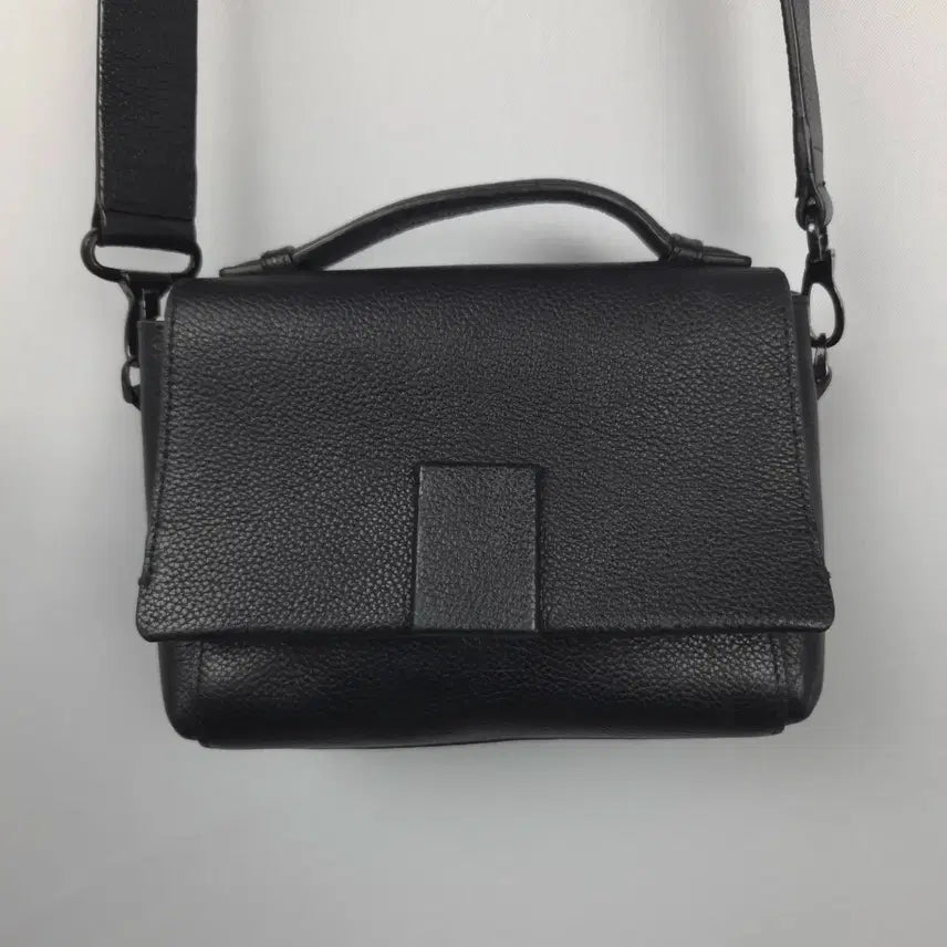 [BUNJANG] Couronne x Lucky Chouette Natural Leather Mini Crossbody Bag / 쿠론 x 럭키슈에뜨 천연가죽 블랙 미니 크로스백
