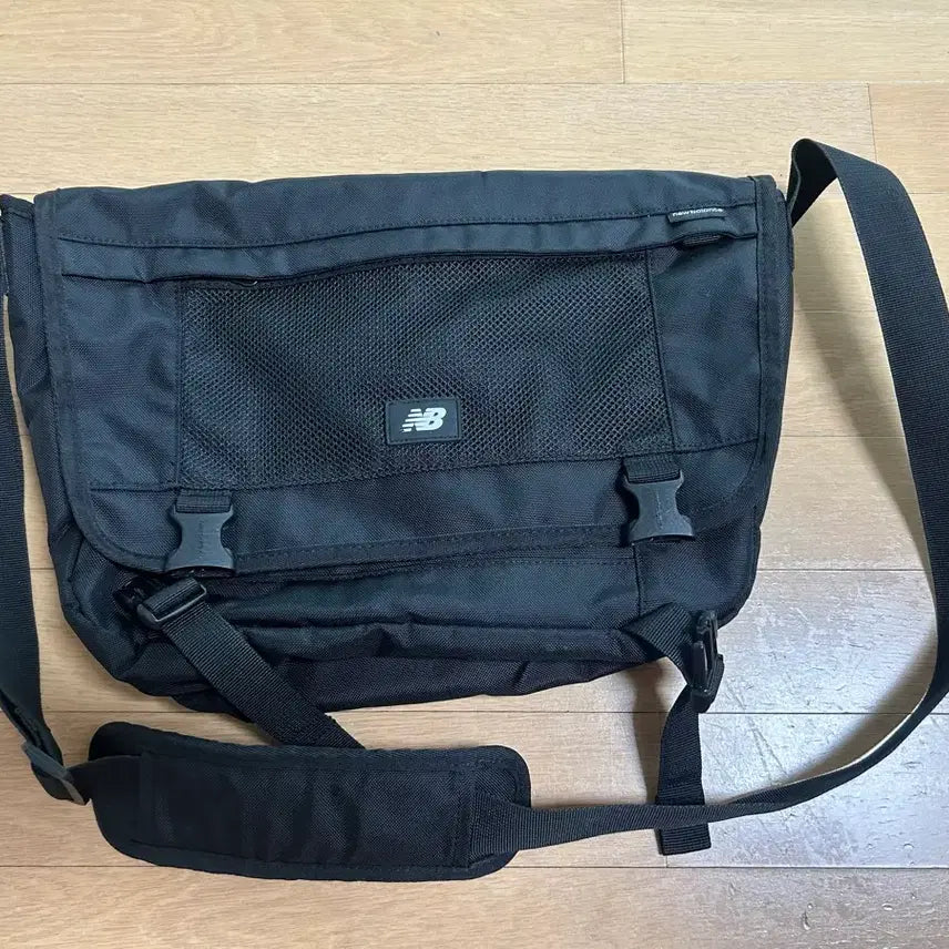 [BUNJANG] New Balance Crossbody Bag / 뉴발란스 크로스백