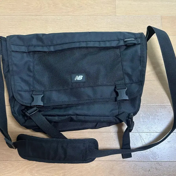 [BUNJANG] New Balance Crossbody Bag / 뉴발란스 크로스백