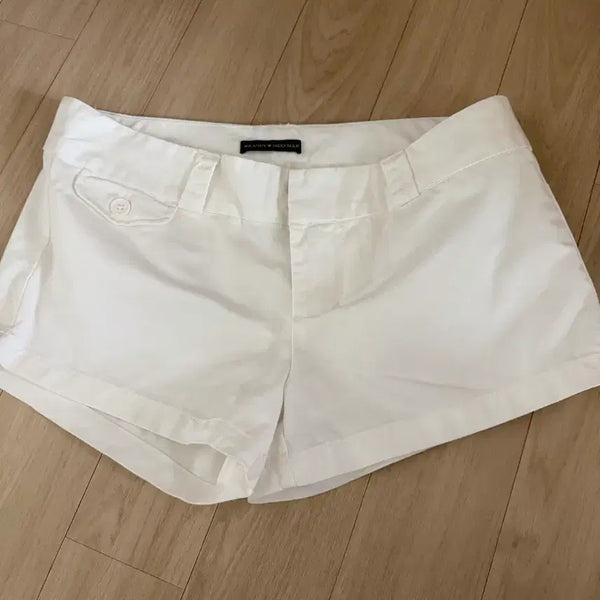 [BUNJANG] Brandy Melville White Low Rise Shorts / 브랜디멜빌 화이트 쇼츠 반바지 로우라이즈 | 쓰리타임즈 샵페어리 클리시어