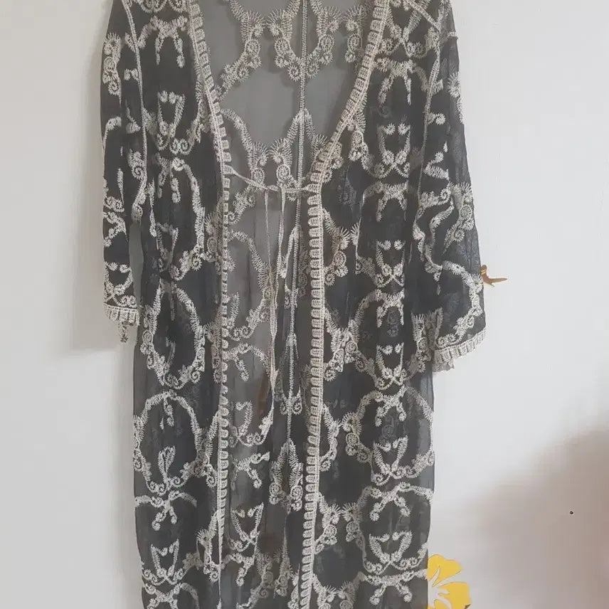 [BUNJANG] Sheer Embroidered Long Cardigan Black (One Size) / 시스루 자수 롱 가디건 블랙(55~66)