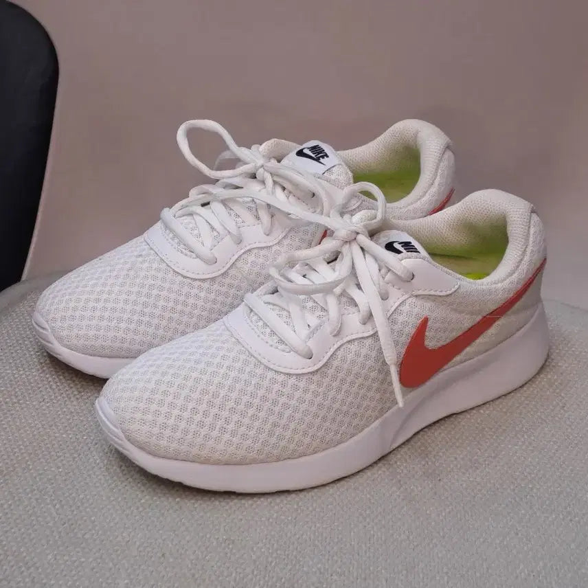[BUNJANG] Nike Women's Tanjun Sneakers White 240mm / 나이키 우먼스 탄준 운동화 화이트 240mm