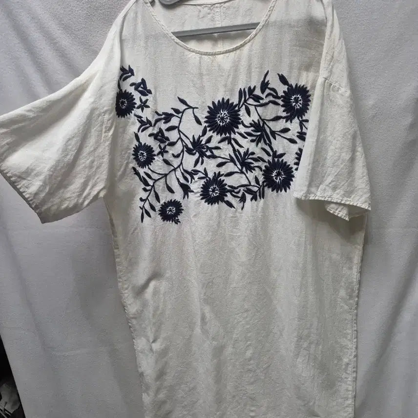 [BUNJANG] White Linen Embroidered Short-Sleeve Dress (Size L) / 화이트 린넨 자수 반팔 원피스 L