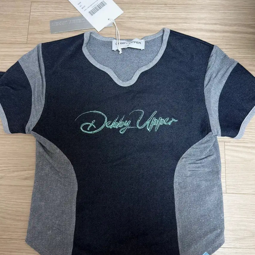 [BUNJANG] Debby Upper Short Sleeve Denim T-Shirt / 데비어퍼 Debby Upper 반팔 데님 티셔츠 새상품