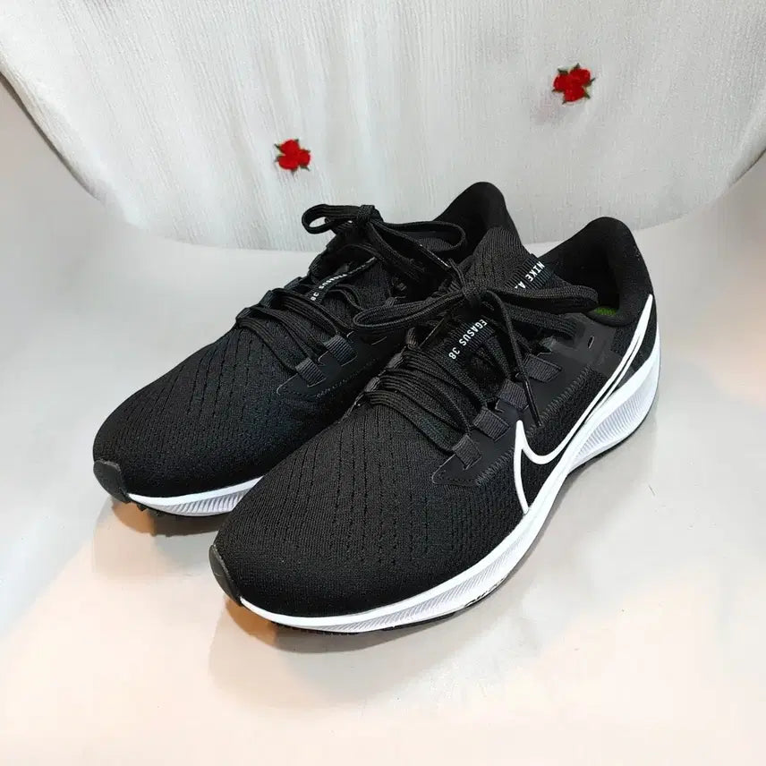 [BUNJANG] Nike Air Zoom Pegasus 38 Black/White Running Shoes (240mm) / 나이키 에어 줌 페가수스 38 검흰 240mm