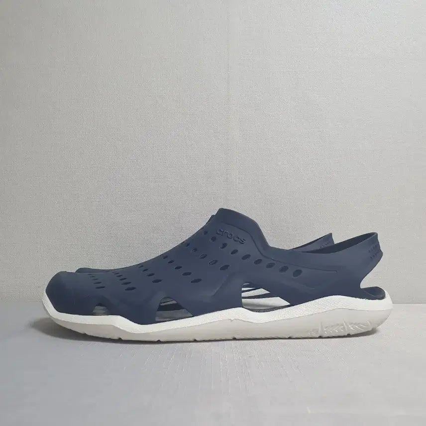 [BUNJANG] Crocs Swiftwater Wave Sandals Navy 265mm / 크록스 스위프트워터 웨이브 샌들 네이비 265mm