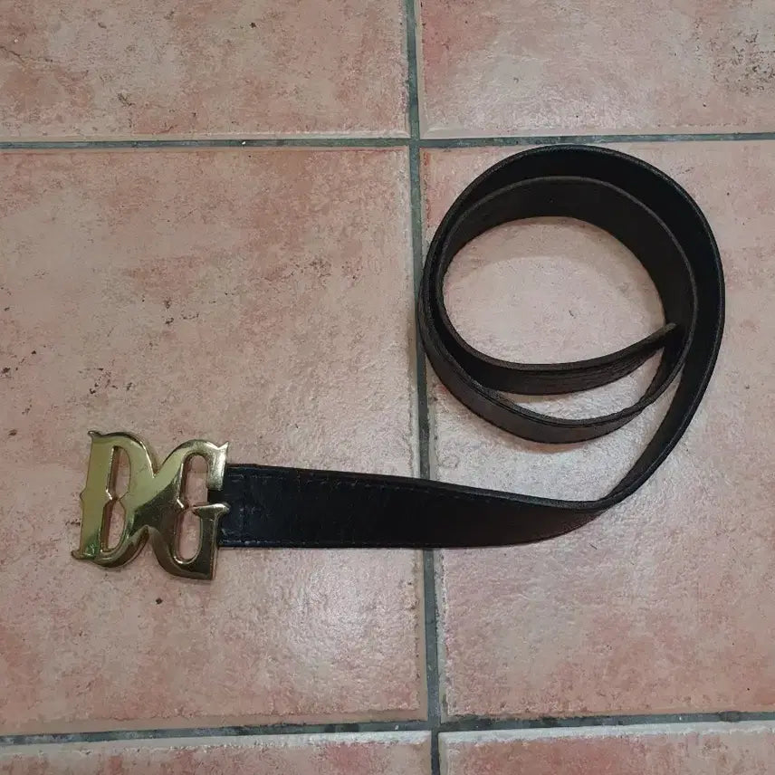 [BUNJANG] Dolce & Gabbana 00s Y2K Vintage DG Logo Leather Belt (107cm) / [정품] 돌체앤가바나 00s Y2K 빈티지 DG 로고 가죽 벨트 (107cm)