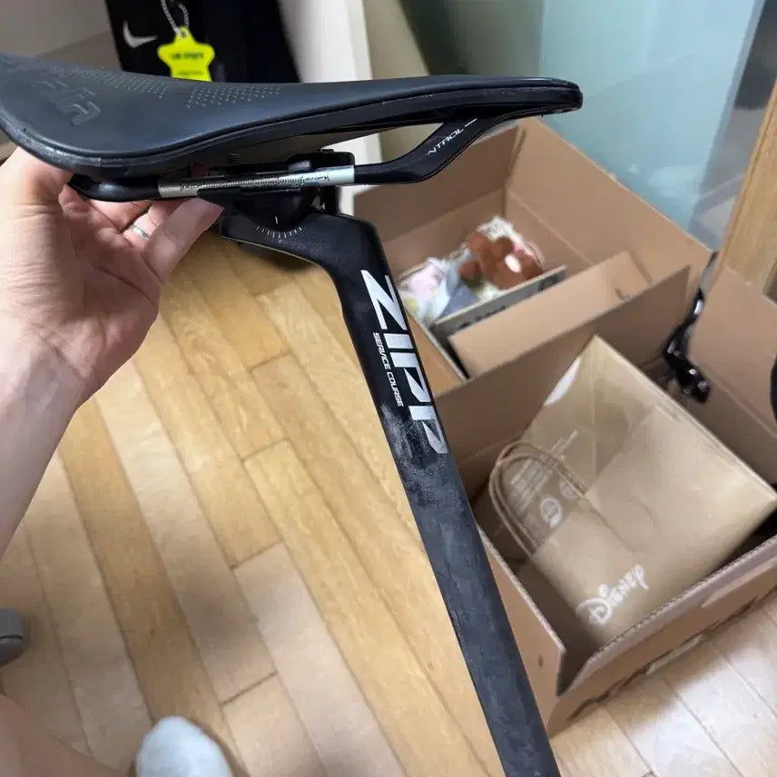 [BUNJANG] ZIPP Service Course Seatpost & Selle Italia Saddle / 짚 서비스코스 싯포,셀레이탈리아 안장