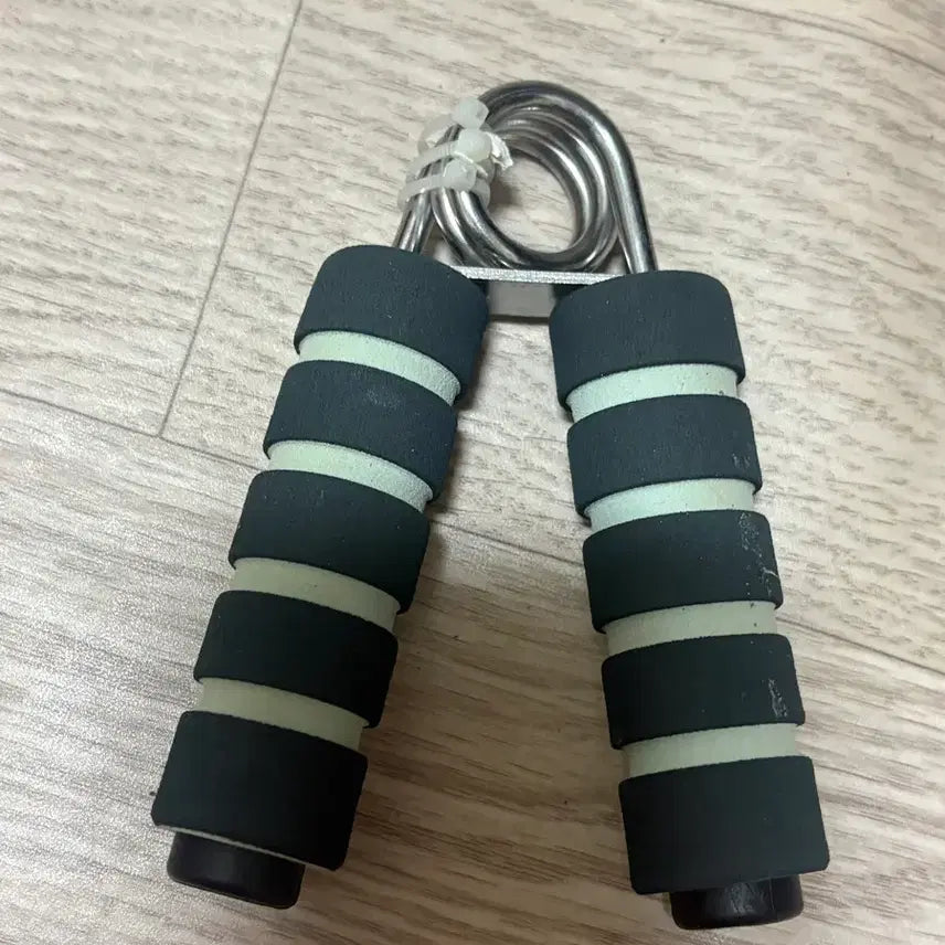 [BUNJANG] Daiso 20kg Hand Grip Strengthener / 다이소 20kg 악력기 팝니다