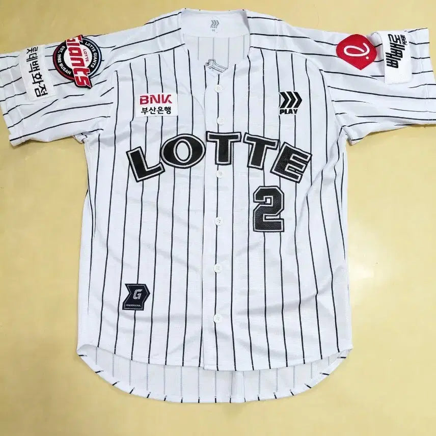 [BUNJANG] Lotte Giants Go Seung-min Stripe Professional Baseball Jersey (Size 90) / 롯데자이언츠 고승민 스트라이프 프로페셔널 유니폼 90사이즈 팝니다