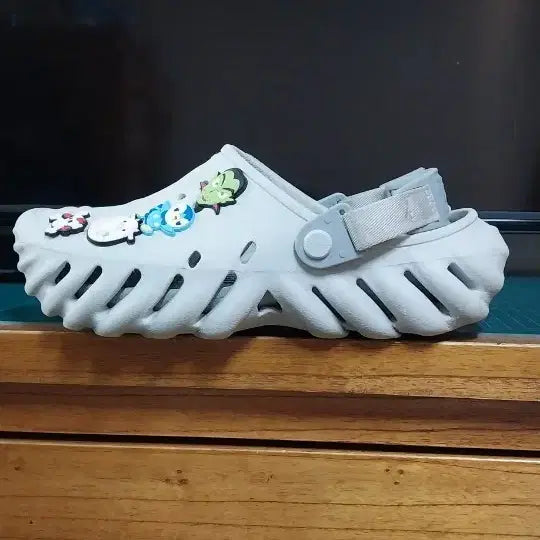 [BUNJANG] Crocs Authentic Eco Clog Sandals J5 (240) / 크록스 정품 에코 클로그 샌들J5.240