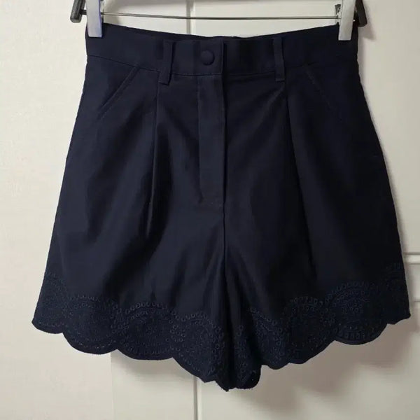 [BUNJANG] Navy Lace Hem Single-Pleat High-Rise Shorts Women's S / 네이비 밑단레이스 원턱 하이탑 반바지 여성 S 미착용