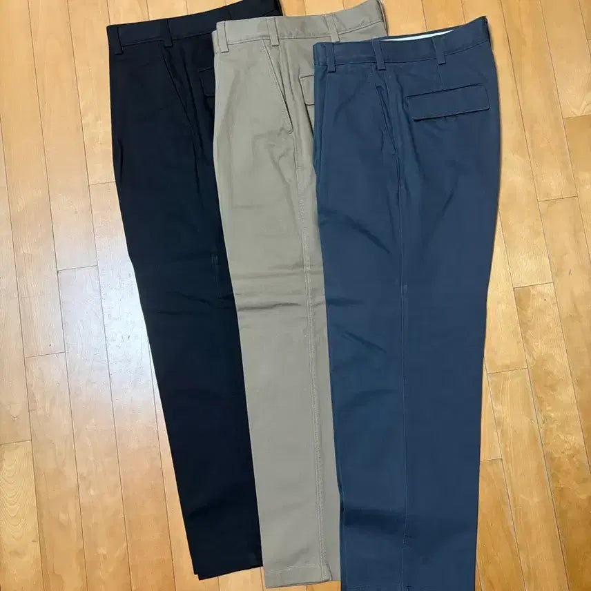 [BUNJANG] Uniqlo U 22FW Tuck Tapered Chinos (Size 79) / 유니클로 u 22fw 턱테이퍼드치노 79사이즈