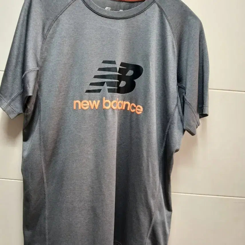 [BUNJANG] New Balance Short Sleeve T-Shirt Grey Orange M / 뉴발란스 반팔 티셔츠 그레이 오렌지95M